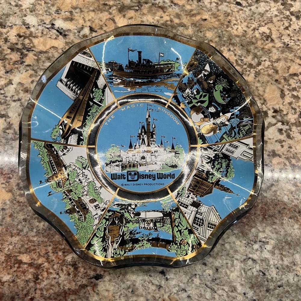 VTG MCM Walt Disney World Magic Kingdom, Candy Dish Ashtray Art Black Glass Prop